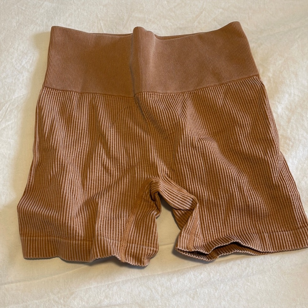 Colsie women’s medium burnt orange biker shorts
